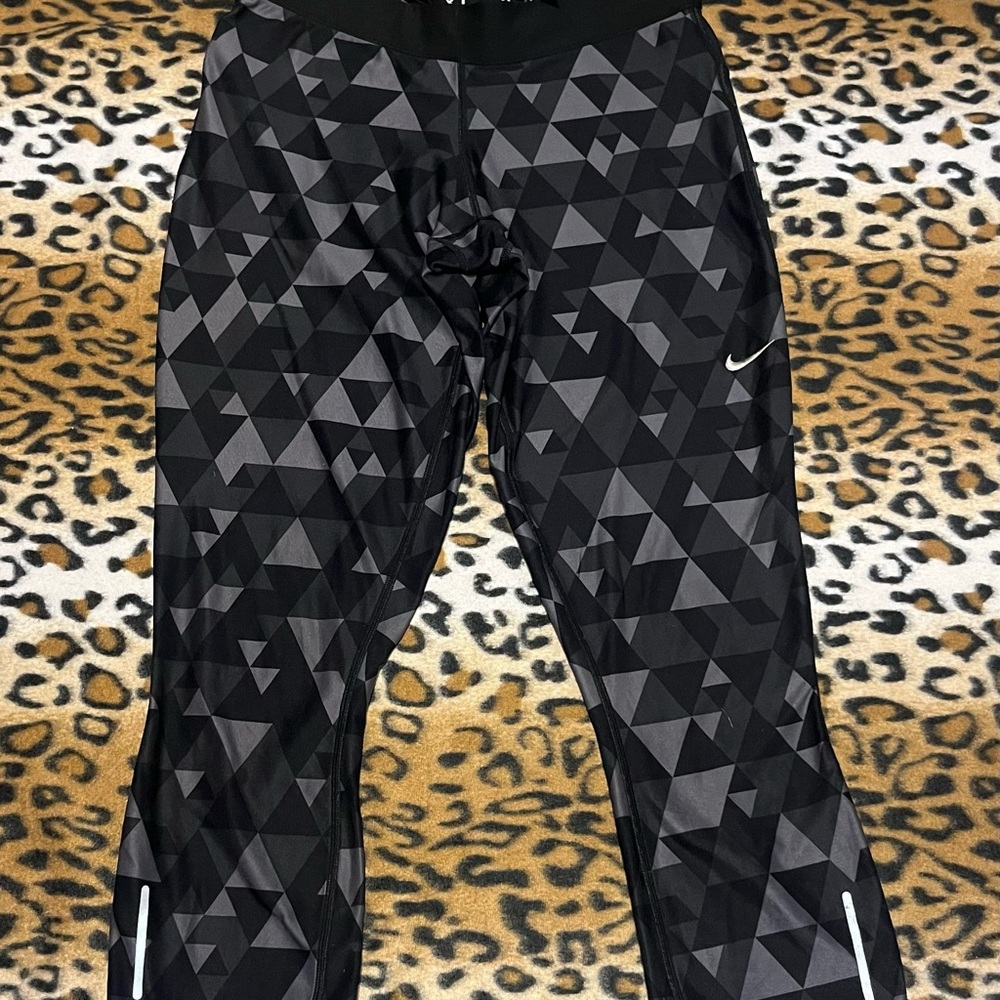 Nike Black Geometric Capris